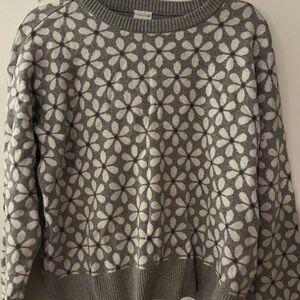 Abercrombie Kids Gray and White Floral Sweater size 17/18